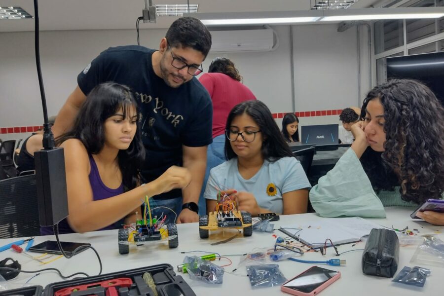 Educação: kits de robótica ampliam aprendizado de estudantes