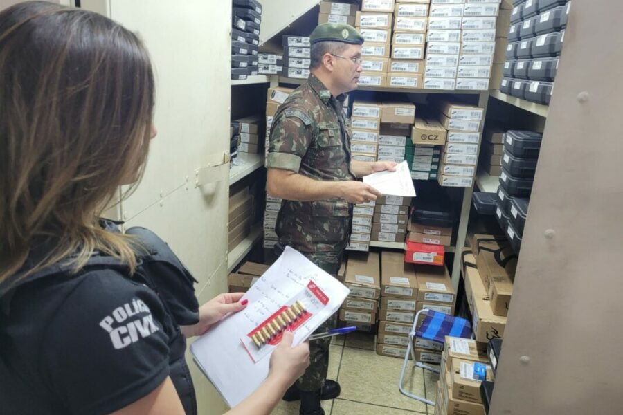 Comércio de armamento é fiscalizado em Goiânia