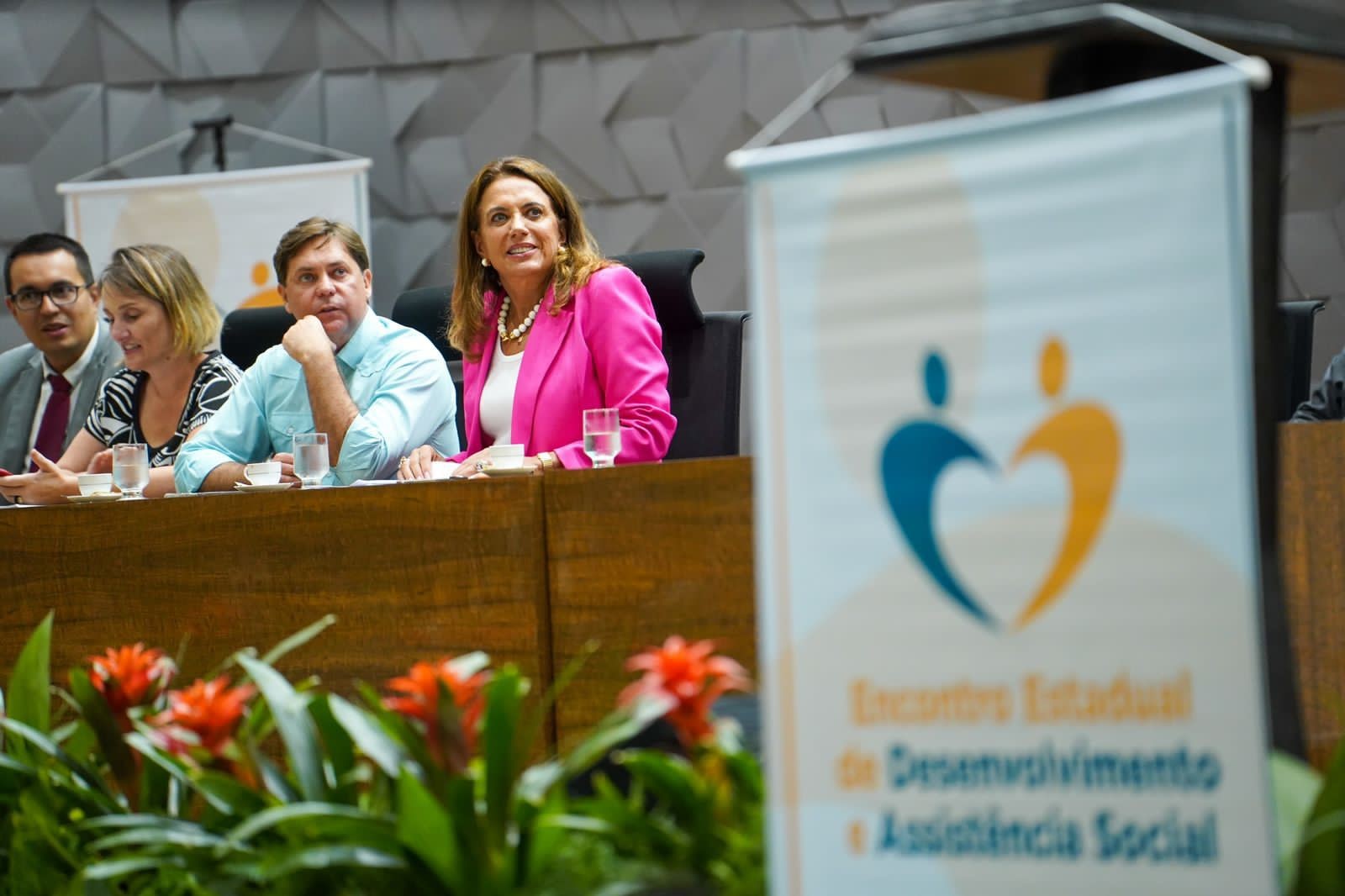 “Goiás é exemplo para todo o Brasil”, diz Gracinha Caiado em encontro estadual