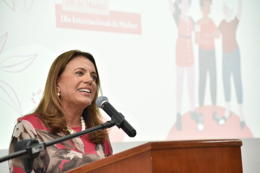 Primeira-dama participa de homenagem às mulheres em encontro da Emater