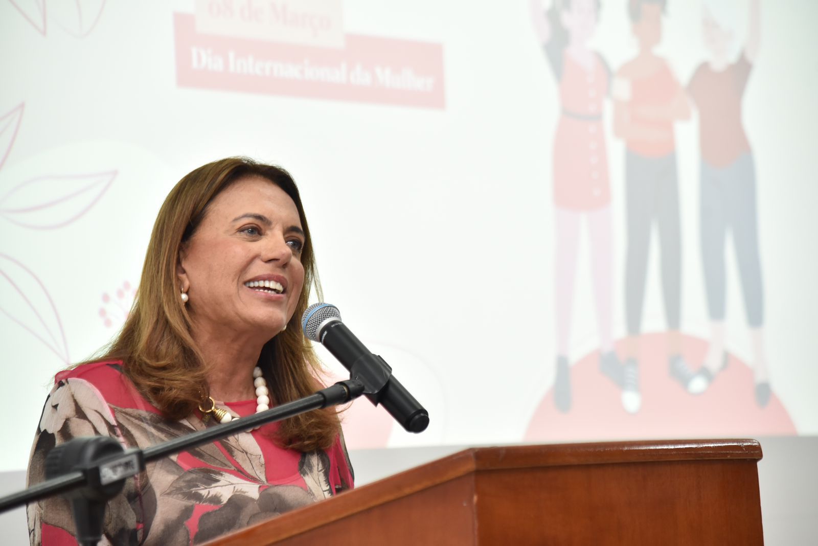 Gracinha Caiado inaugura loja solidária OVG Bordados no Shopping Bougainville