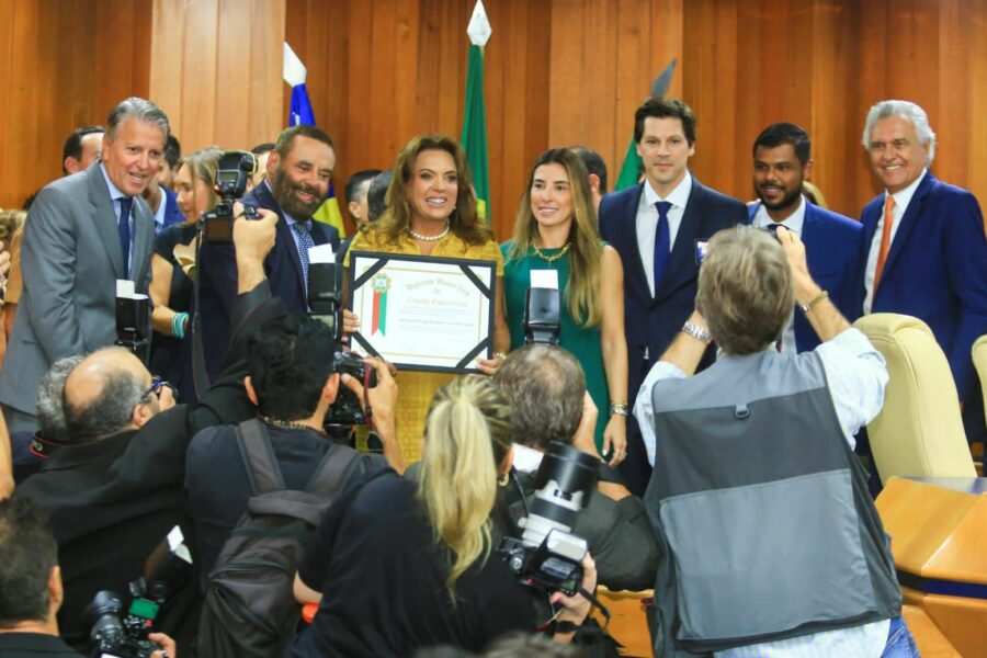 Primeira-dama Gracinha Caiado recebe título de cidadã goianiense