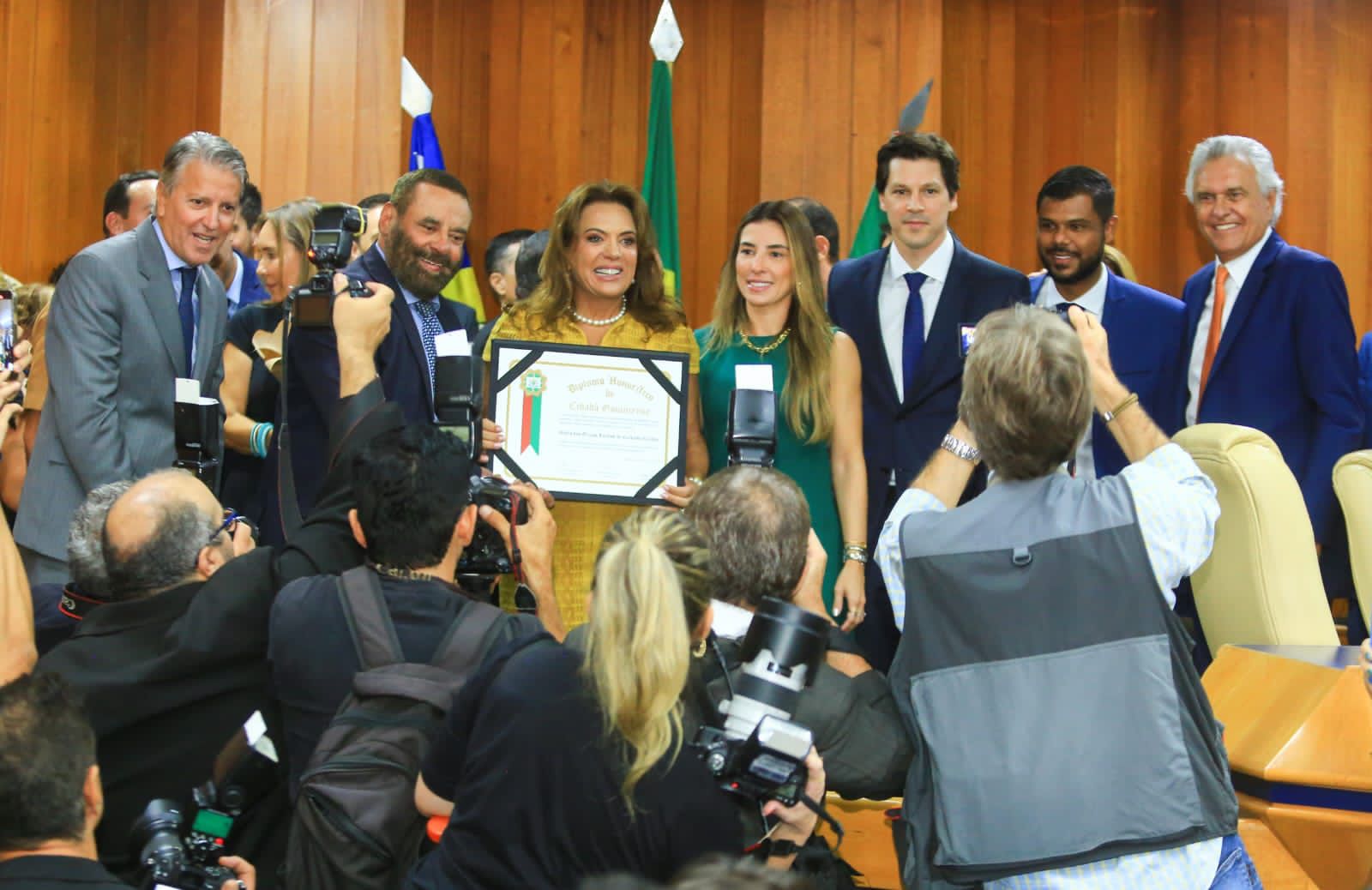 Primeira-dama Gracinha Caiado recebe título de cidadã goianiense