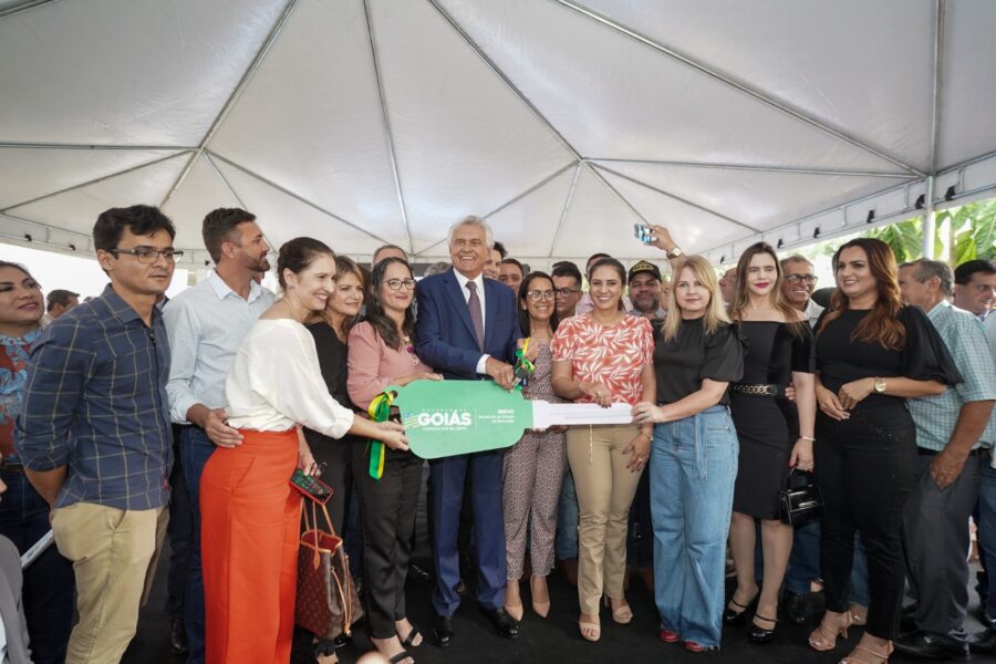 Governo entrega 36 ônibus escolares a  municípios