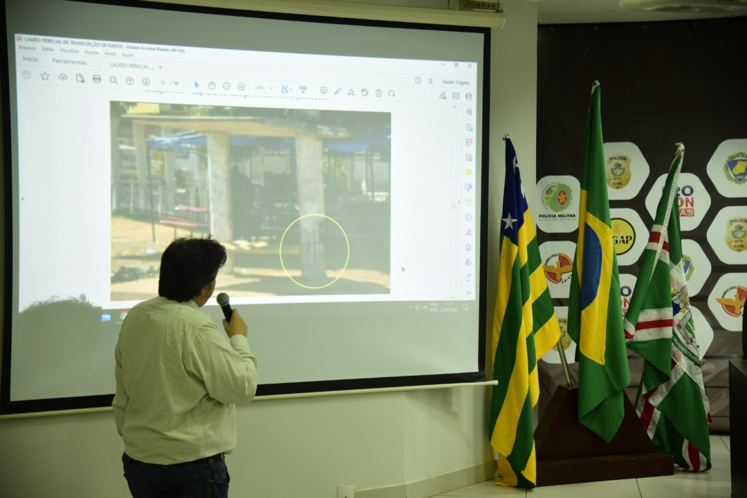 Polícia Técnico-Científica divulga perícia em ponto de ônibus