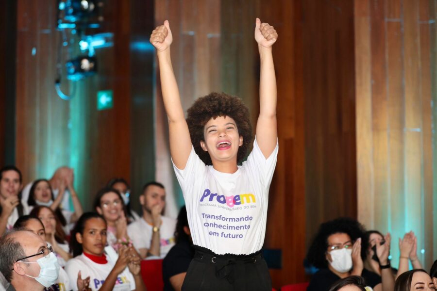 OVG oficializa inclusão de mais 5 mil estudantes no ProBem