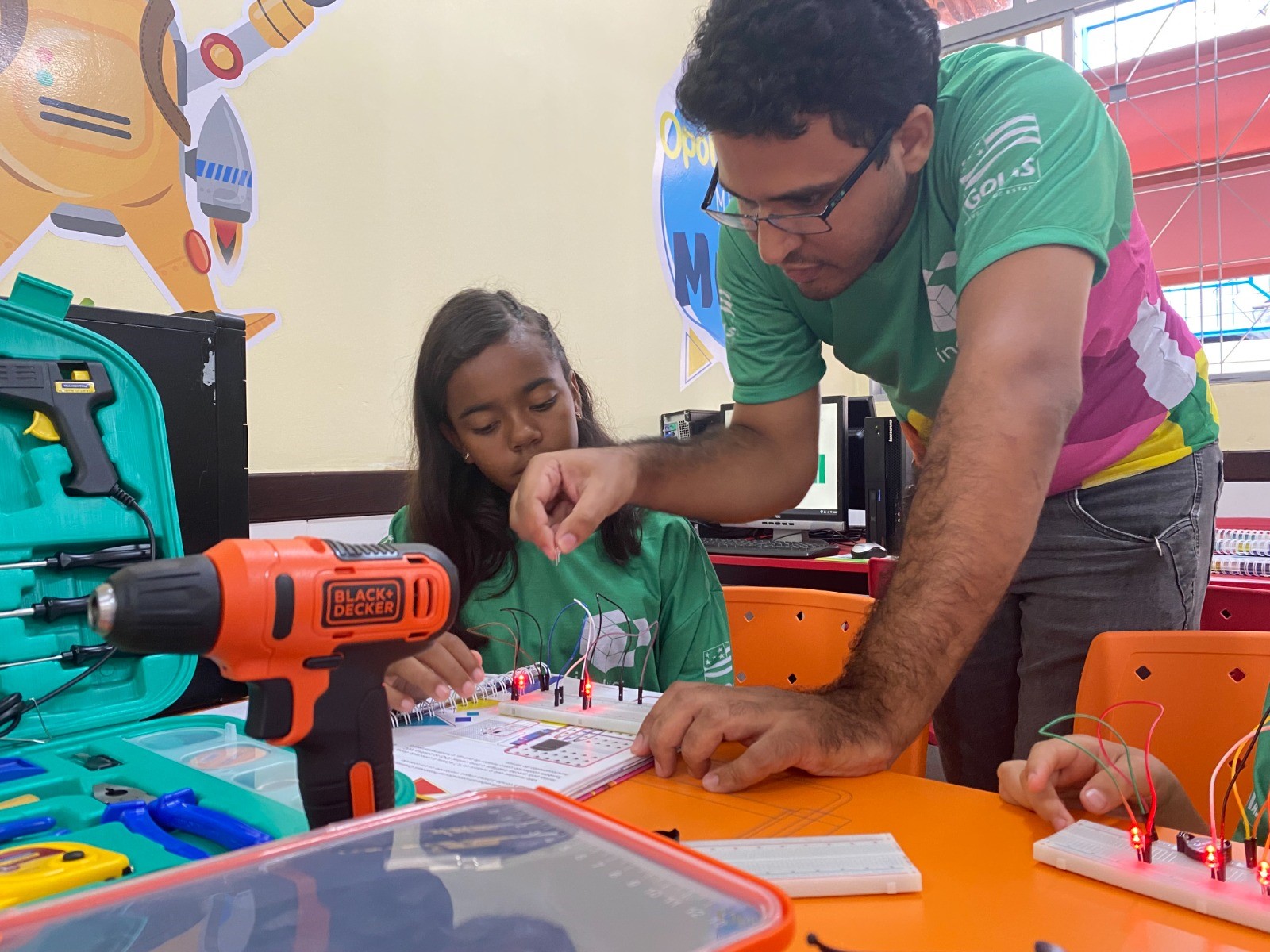 Programa Include tem vagas para monitores e facilitadores de robótica, em Rio Verde