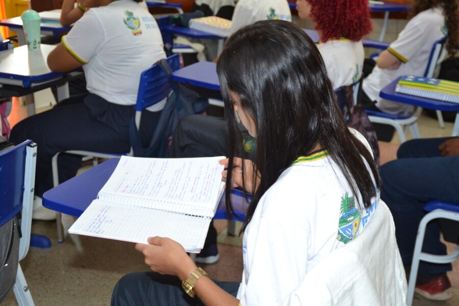 Redação Nota Mil prepara alunos da rede estadual para o Enem