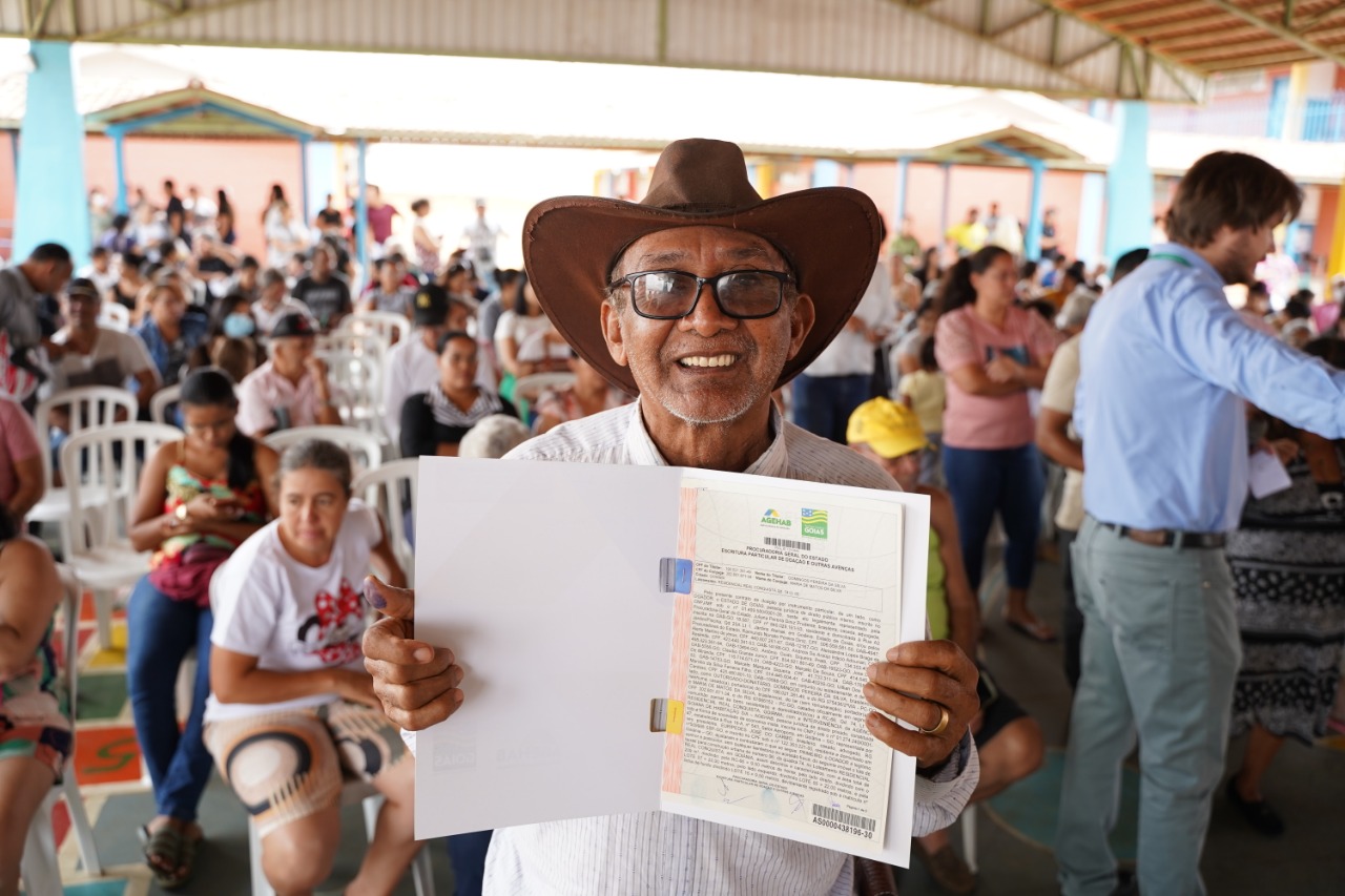 Caiado e anuncia investimentos em educação e infraestrutura
