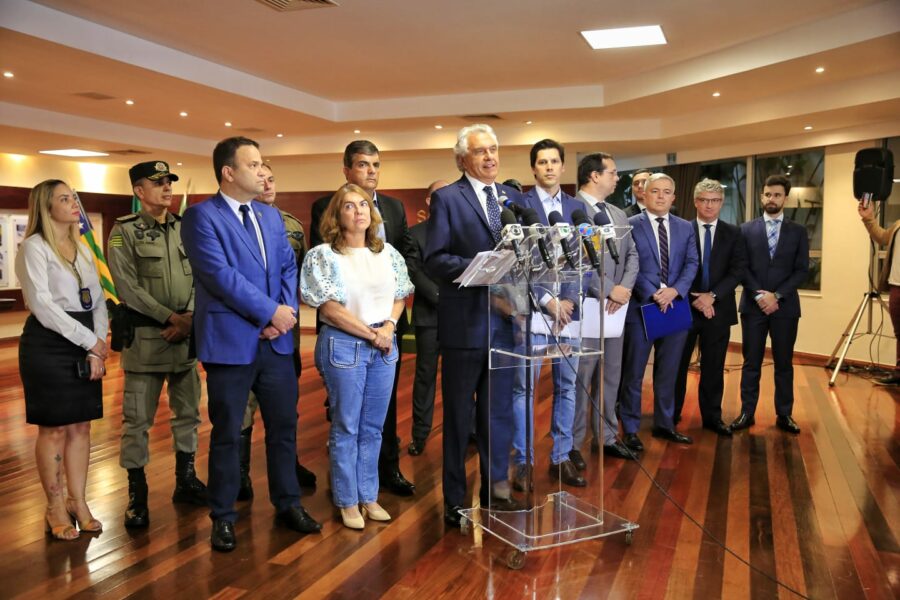 Caiado apresenta ações de combate à violência escolar