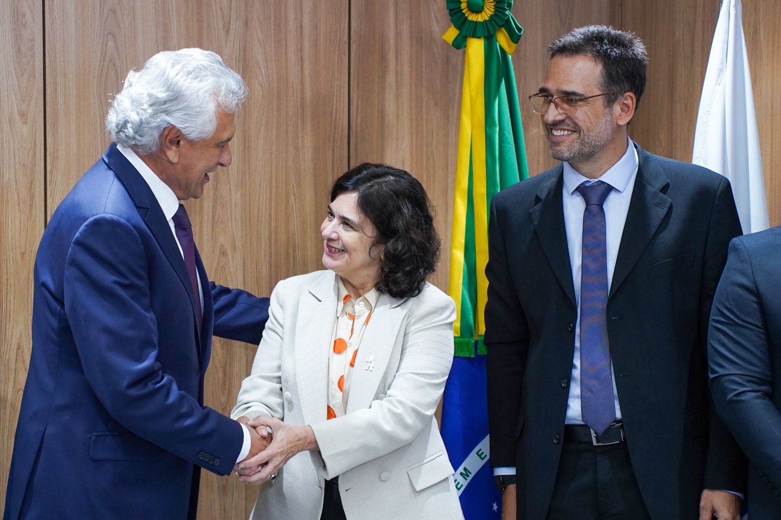 Governador discute com ministra liberação de verba para saúde em Goiás