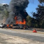 Bombeiros atuam em acidente com carreta de combustível em Minaçu