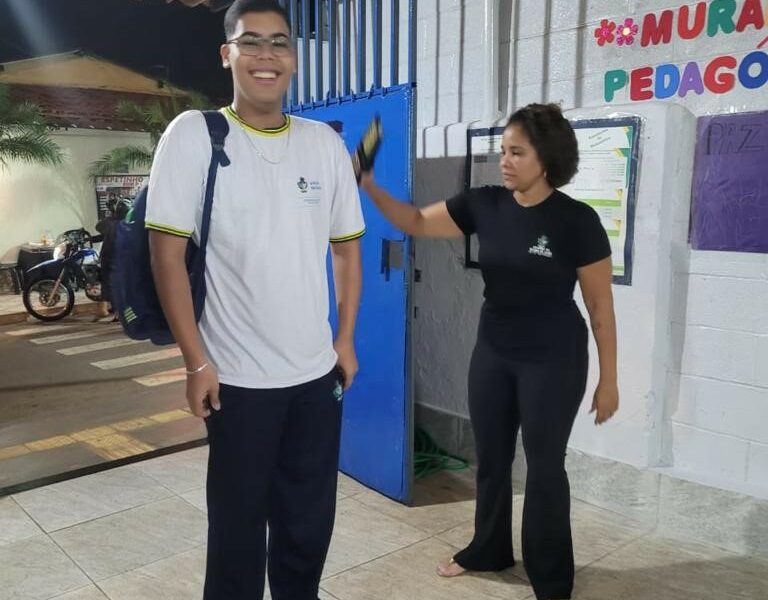 Detectores de metal reforçam segurança nas escolas estaduais
