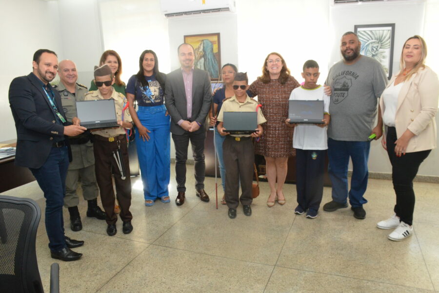 Educação disponibiliza notebooks com ledor de tela a estudantes com deficiência visual