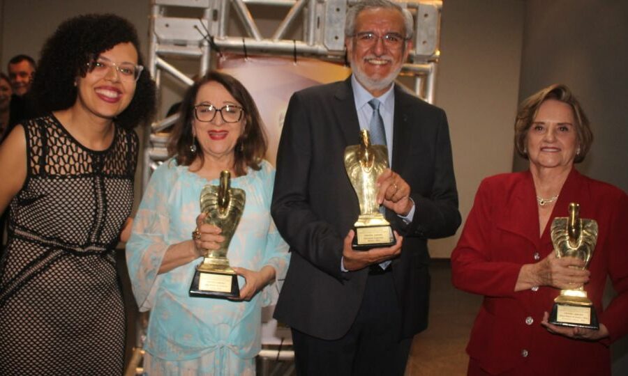 Troféu Jaburu é entregue aos destaques da cultura goiana
