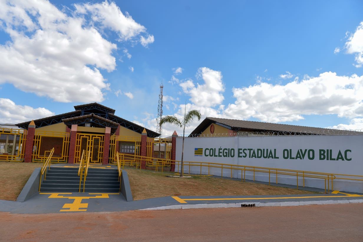 Caiado inaugura Escola Padrão Século XXI em Águas Lindas