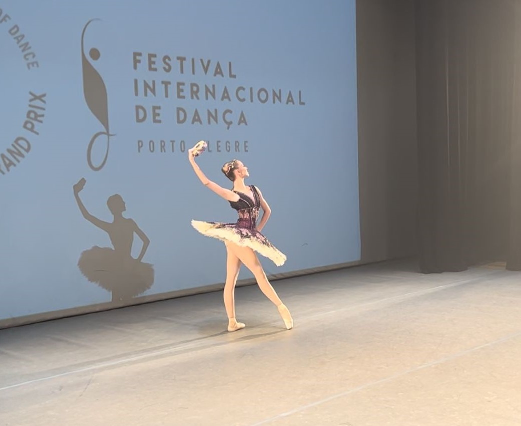 Festival de Dança de Porto Alegre premia Cia Jovem do Basileu França