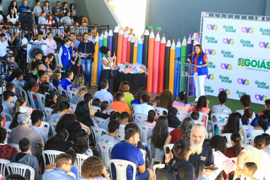 Goiás Social entrega roupas doadas pelo TJGO