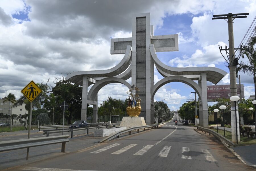 Goinfra recupera vias e sinalização para garantir segurança na Romaria de Trindade