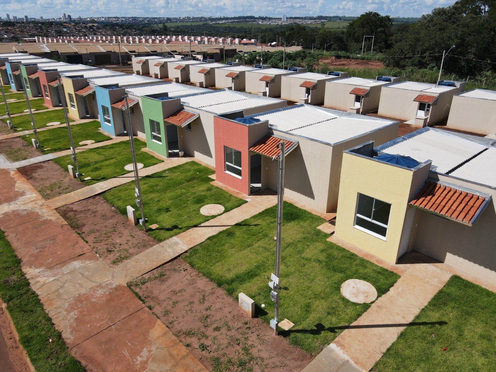 Caiado entrega primeiras casas a custo zero em Hidrolândia