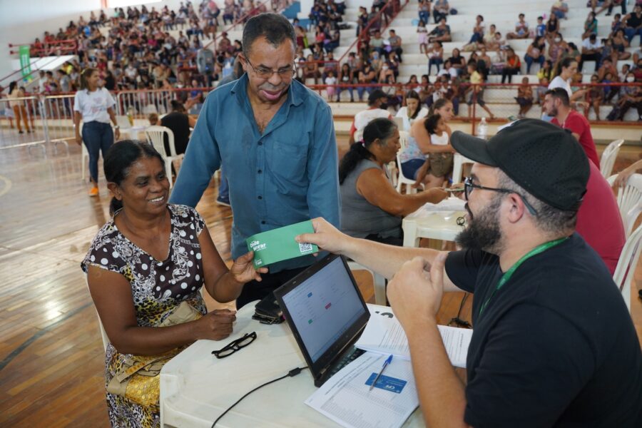 Anápolis celebra 116 anos com entrega de 378 cartões do Aluguel Social