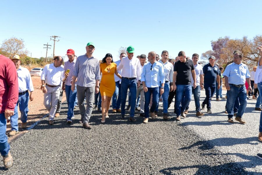  Caiado vistoria obras em rodovias no Vale do Araguaia