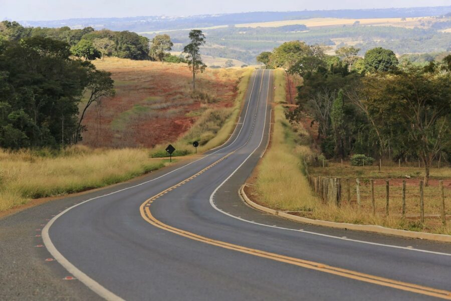 Em Campo Limpo de Goiás, Caiado entrega pavimentação da GO-451