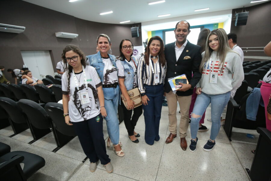 VII Concurso Literário de Redação premia professores e estudantes