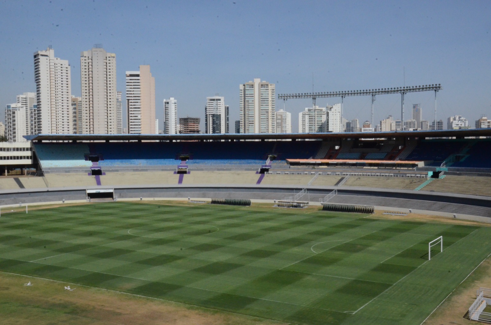 Seel publica edital para licitar iluminação do Estádio Serra Dourada