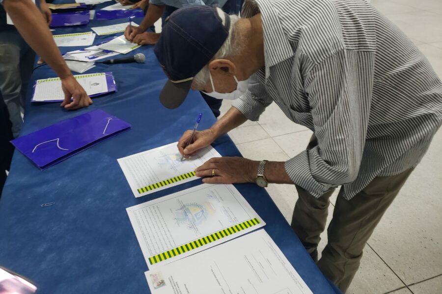 Governo entrega títulos e contratos de crédito fundiário