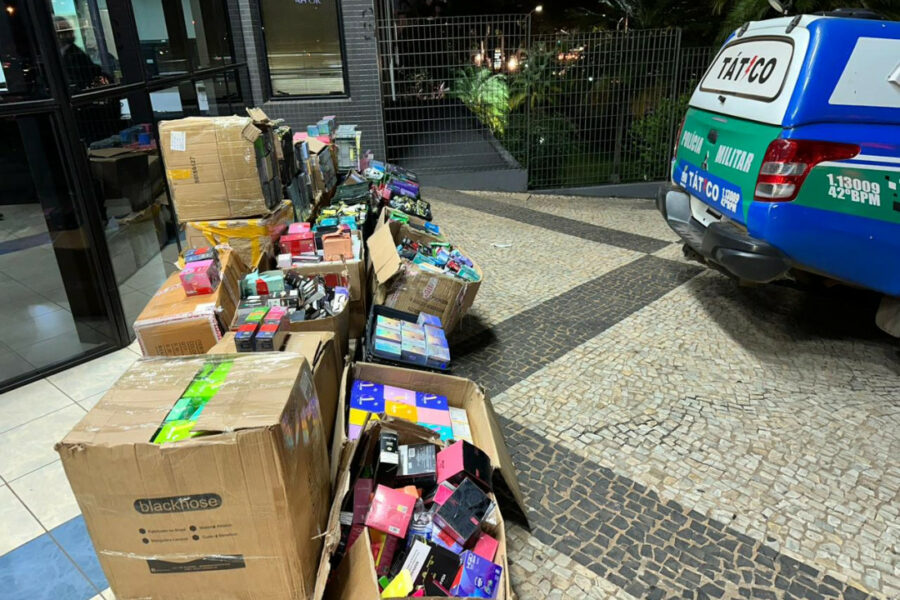 PM apreende 10 mil cigarros eletrônicos em Goiânia