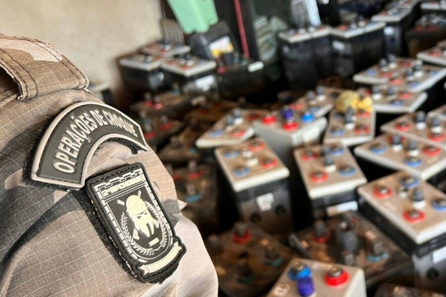Polícia Militar recupera 14 toneladas de baterias