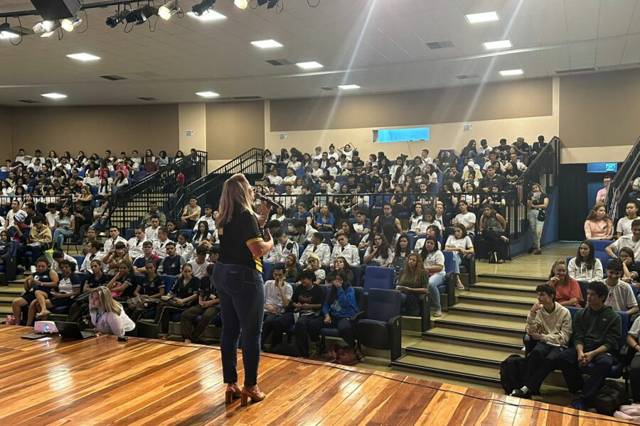 Alunos de escolas estaduais participam de aulões preparatórios para o Enem