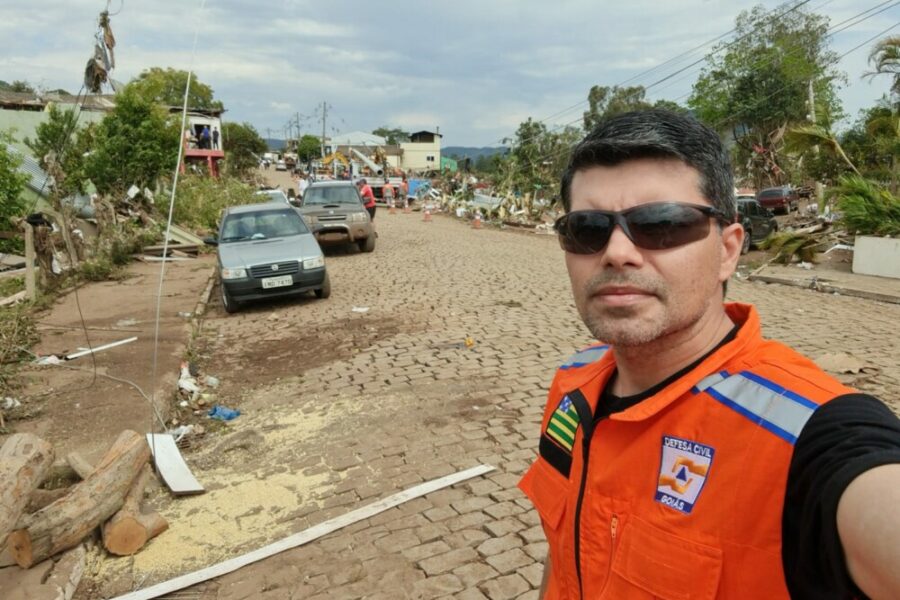 Bombeiro goiano atua na busca de vítimas do ciclone