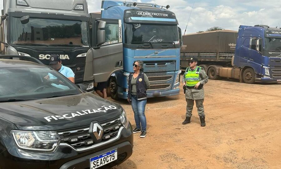 Autuada carga de milho com 274.180 quilos
