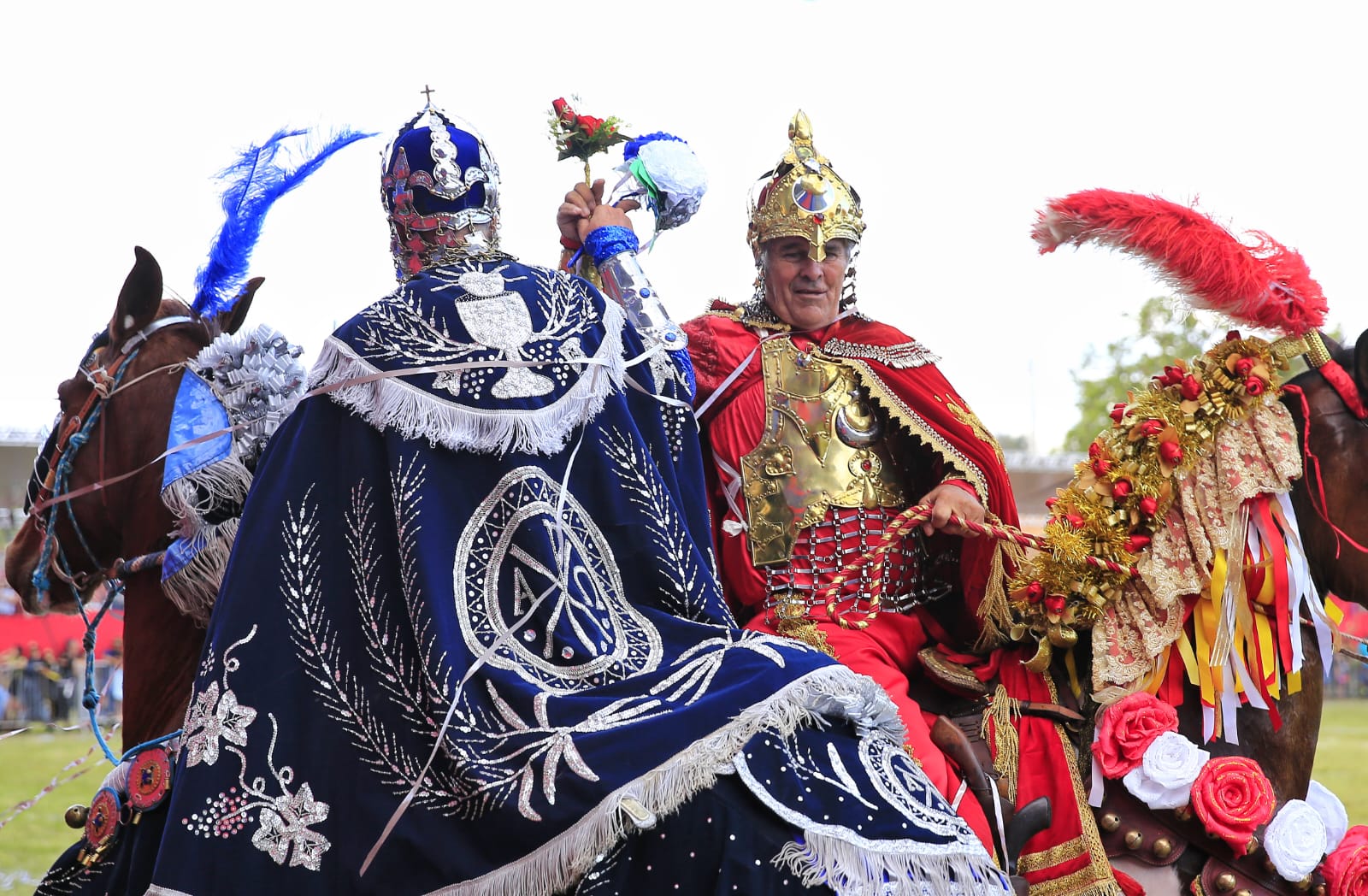 Caiado acompanha encerramentos das Cavalhadas de Corumbá