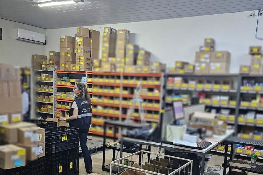 Polícia fecha depósito irregular de medicamentos