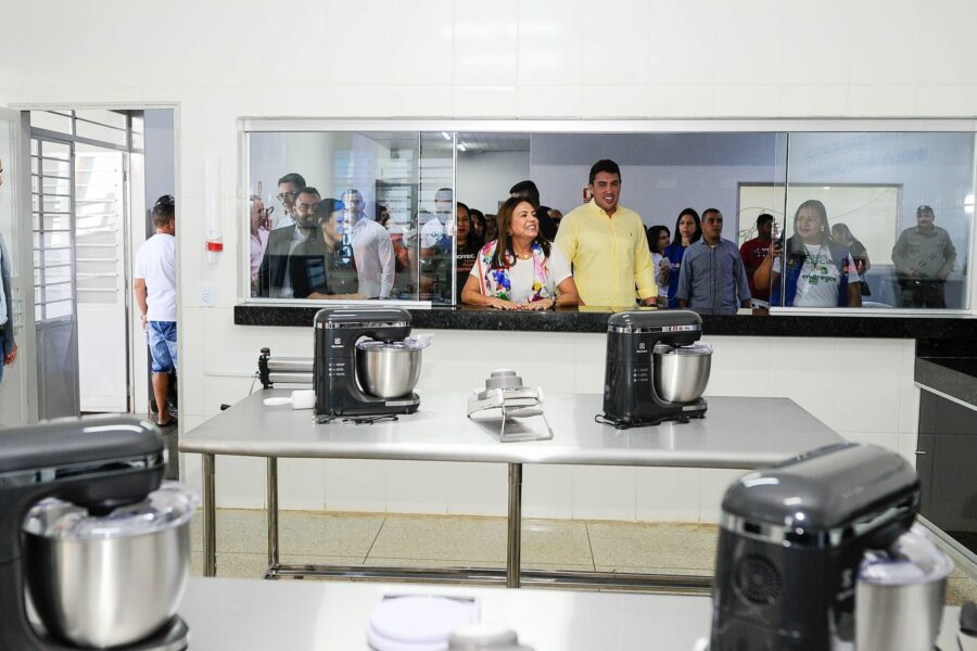 Gracinha Caiado inaugura reforma de Cotec e entrega cartões sociais em Jaraguá