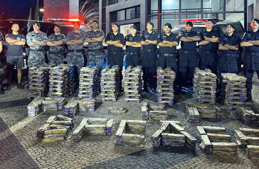 PM e Polícia Federal apreendem uma tonelada de maconha