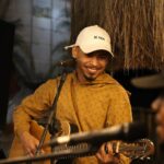 No Sarau do HGG, Thiago Miranda toca samba e pagode