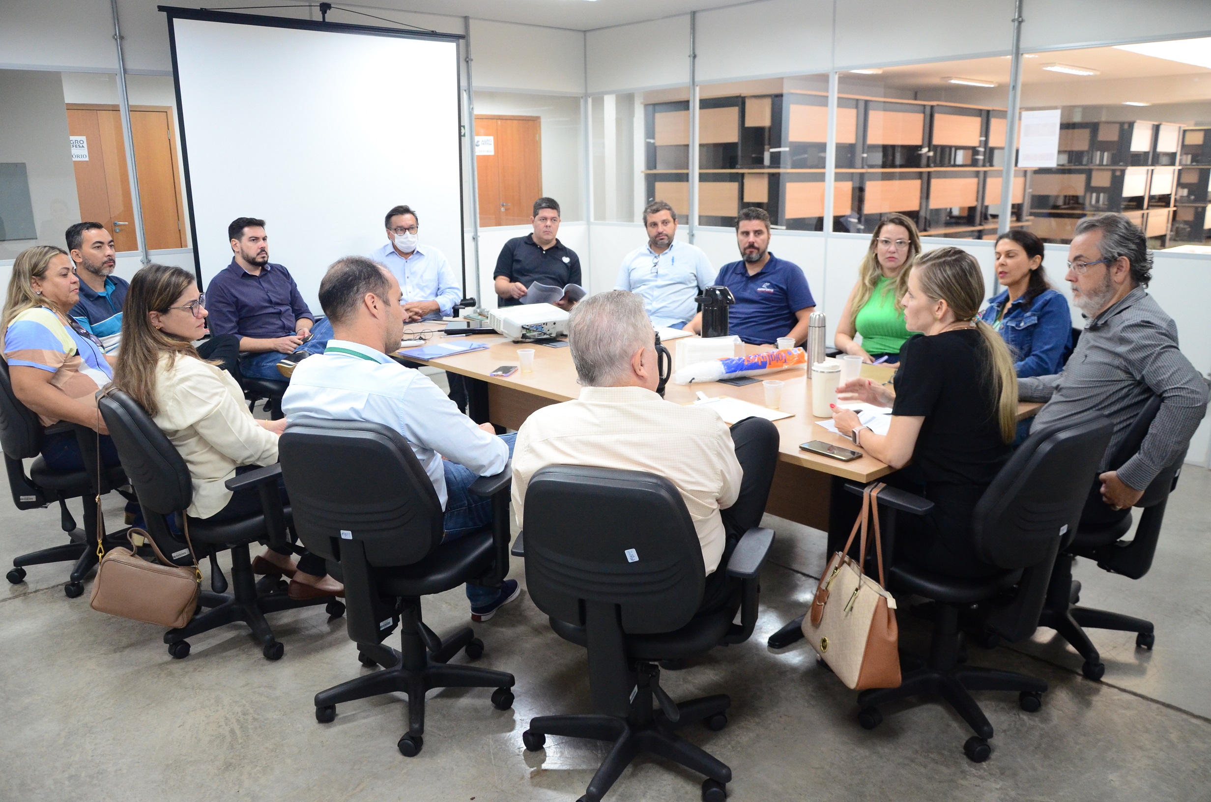 Reunião debate prevenção e combate à brucelose e tuberculose em Goiás