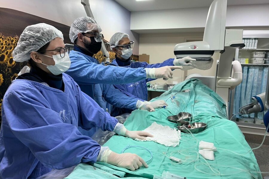 HGG realiza procedimento inédito para tratamento de aneurisma cerebral