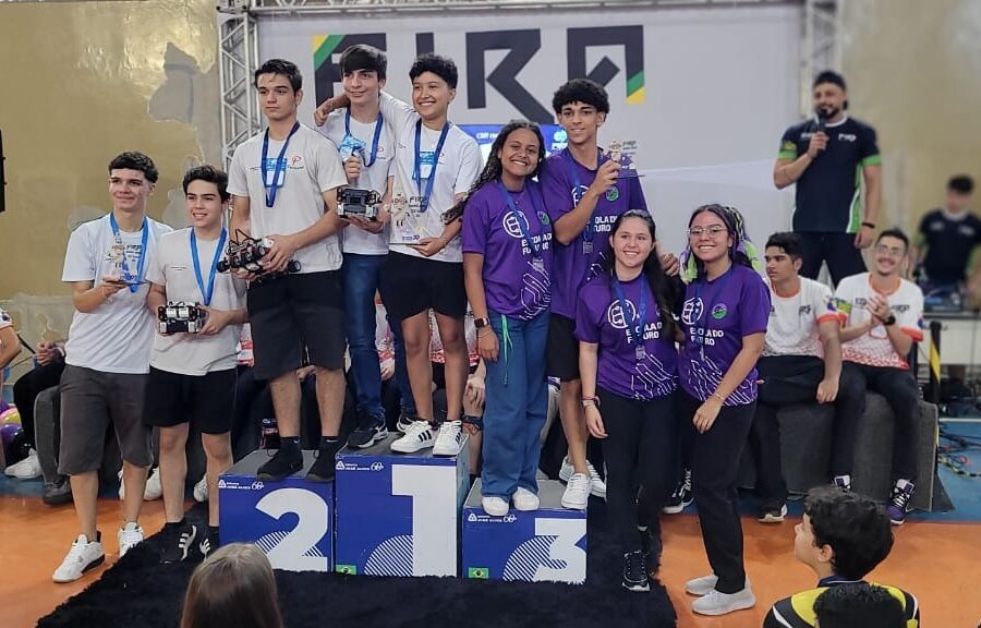 Alunos da Escola do Futuro estão na etapa nacional de torneio de robótica