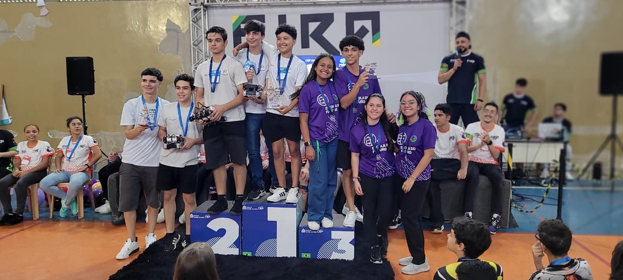 Alunos da Escola do Futuro estão na etapa nacional de torneio de robótica