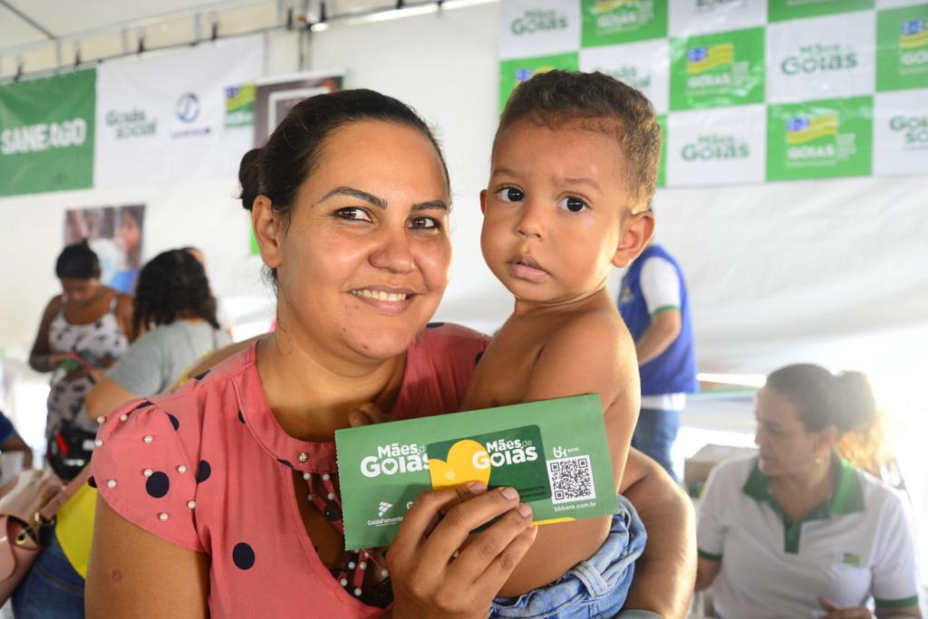 Gracinha Caiado entrega benefícios em Catalão nesta quarta