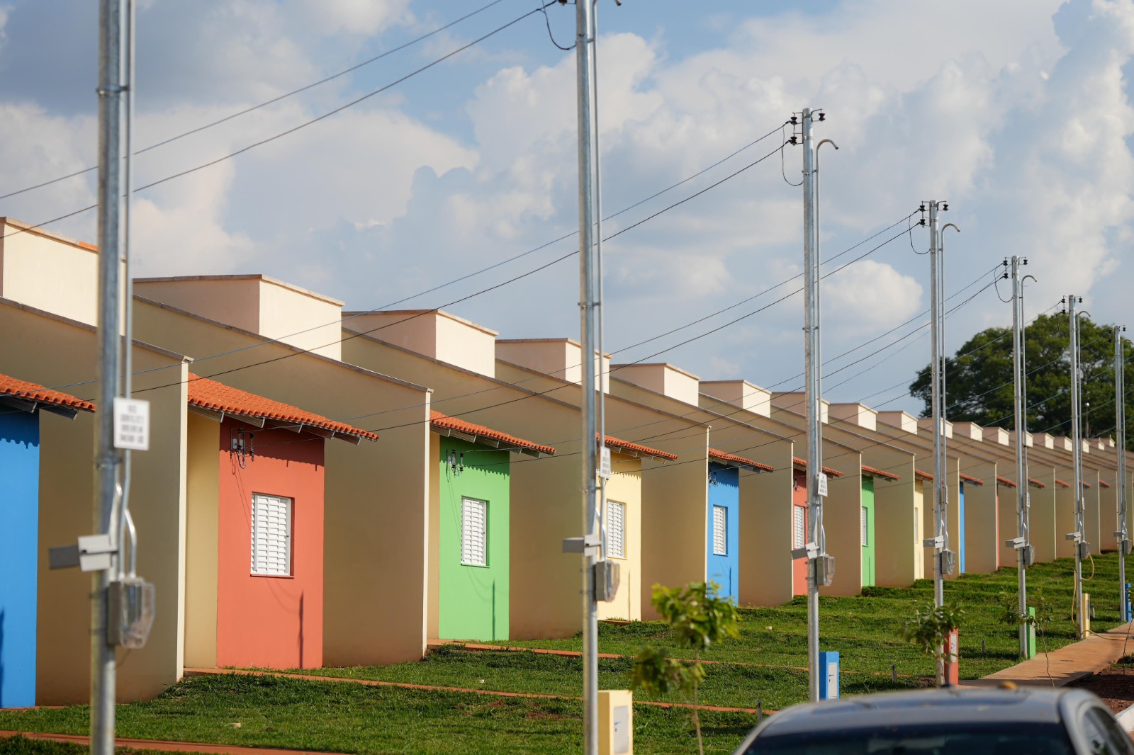 Governador entrega casas em Firminópolis e Damolândia