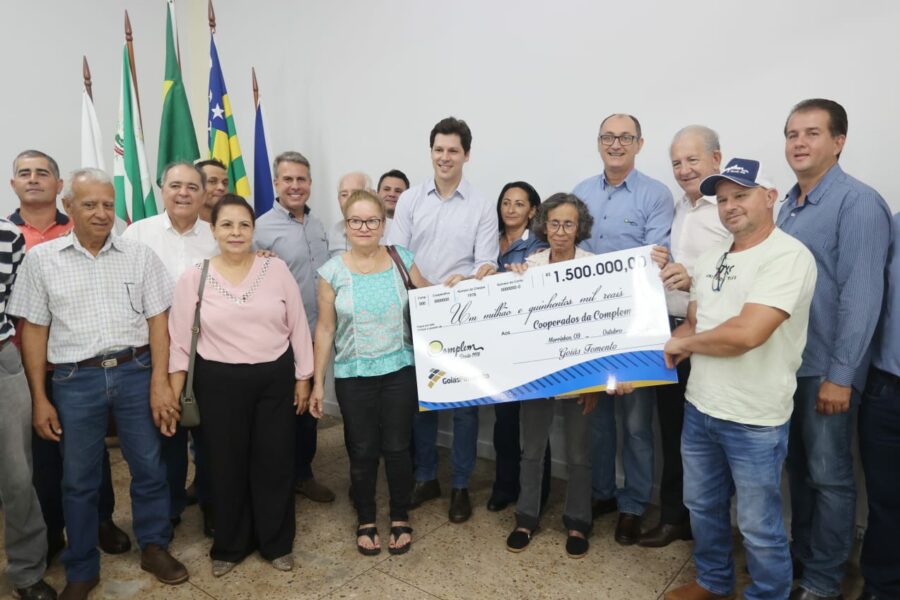 Governo assina financiamentos para pequenos produtores de laticínios