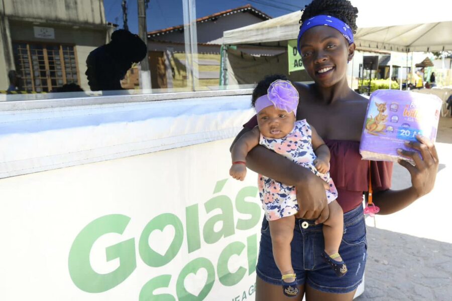 Gracinha Caiado entrega benefícios em Bela Vista