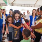 Gracinha Caiado entrega benefícios do Goiás Social em Bela Vista de Goiás