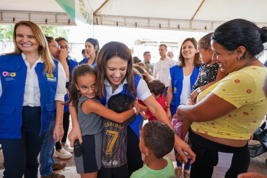 Gracinha Caiado entrega benefícios do Goiás Social em Bela Vista de Goiás